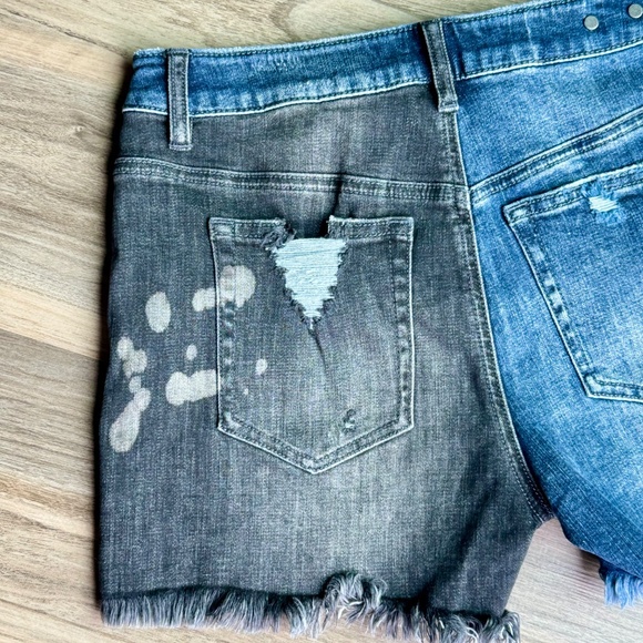 CAbi Park Colorblock Denim Shorts Distressed Frayed Hems Stretch Size 2 - Picture 12 of 15